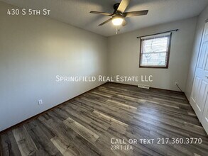 430 S 5th St in Auburn, IL - Building Photo - Building Photo