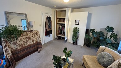 509 E Maple St, Unit 2nd Floor Apartment in River Falls, WI - Foto de edificio - Building Photo