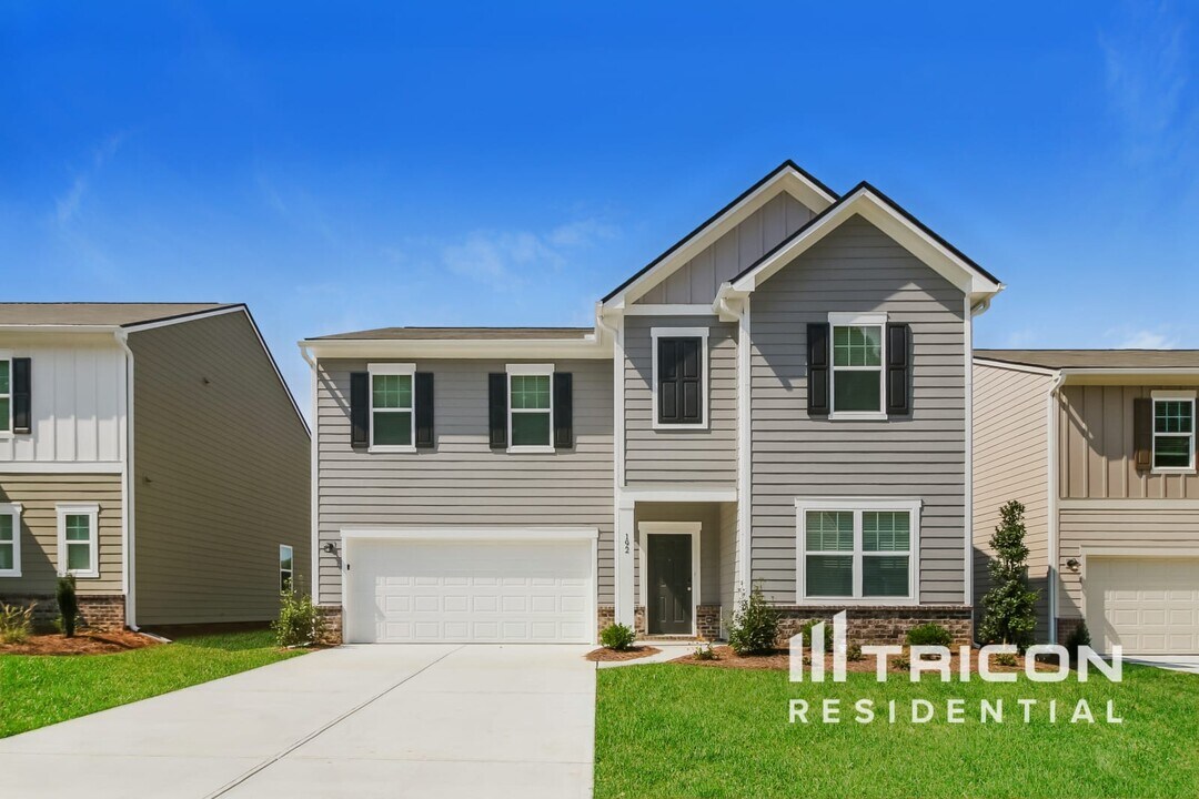 192 Hynes St in Bethlehem, GA - Foto de edificio