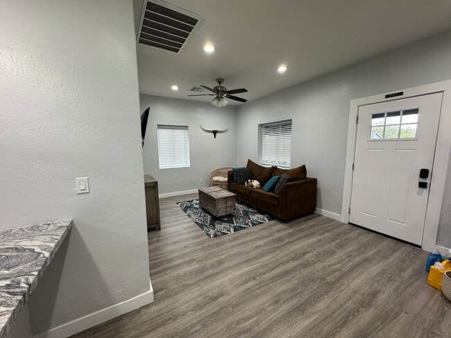 2331 N Richland St in Phoenix, AZ - Foto de edificio - Building Photo