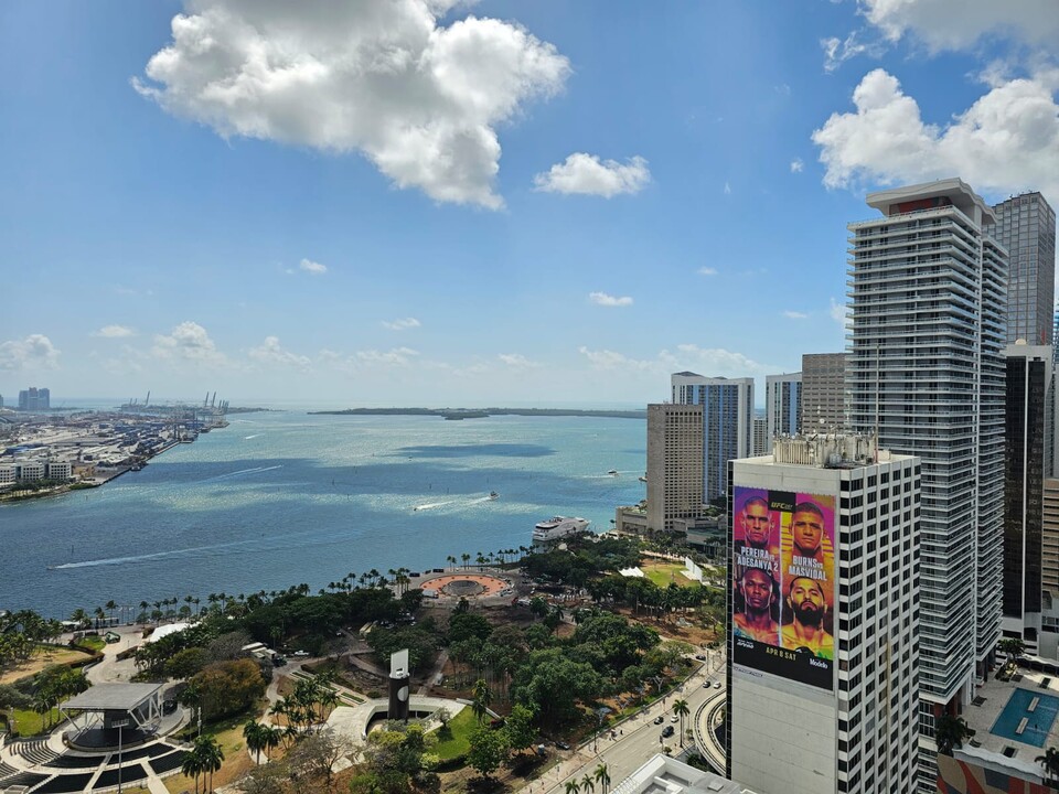 244 Biscayne Blvd, Unit 3707 in Miami, FL - Foto de edificio