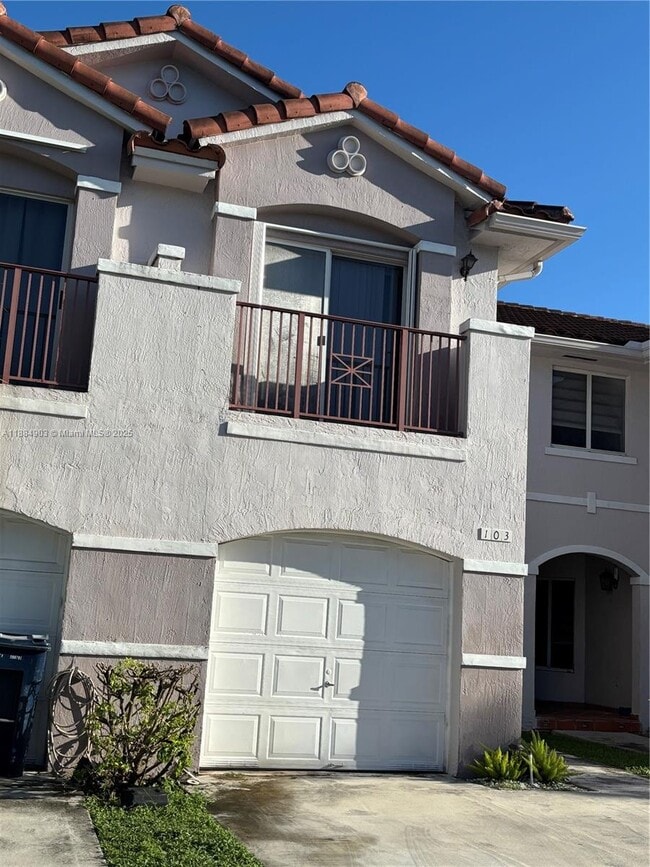 10171 SW 154th Cir Ct in Miami, FL - Foto de edificio - Building Photo