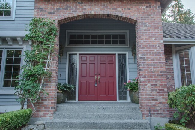 8816 SE 77th Pl in Mercer Island, WA - Building Photo - Building Photo