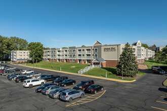 Grand Pre East Apartments in Little Canada, MN - Building Photo - Building Photo