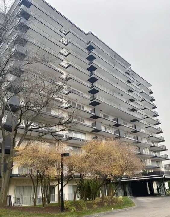 15801 Providence Dr in Southfield, MI - Foto de edificio