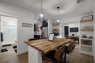 1821 Jackson Bluff Rd in Tallahassee, FL - Building Photo - Building Photo