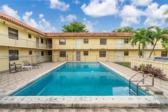 8701 SW 12th St in Miami, FL - Building Photo - Building Photo