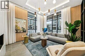 720 Whitlock Ave in Milton, ON - Building Photo - Building Photo