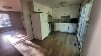 2184 Hemlock Dr in Ann Arbor, MI - Building Photo