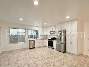 8181 Elston Pl in San Diego, CA - Building Photo - Building Photo