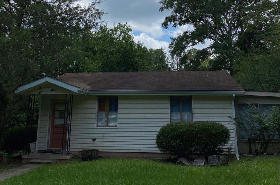 1611 Pepper Dr in Tallahassee, FL - Building Photo