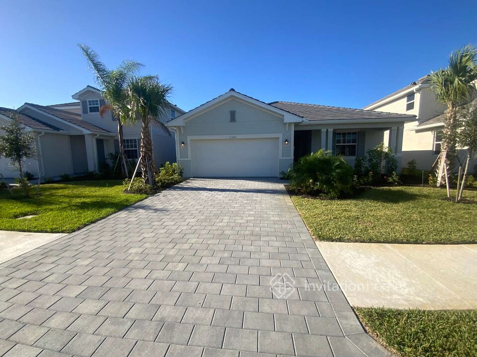 2380 Dragonfruit Wy in Naples, FL - Foto de edificio