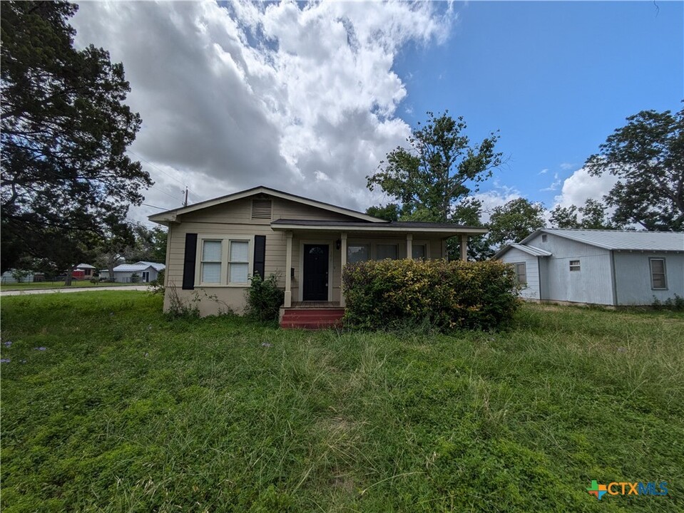 894 Pine St in New Braunfels, TX - Building Photo