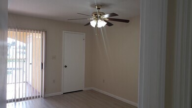2321 NW 33rd St, Unit Corner unit in Oakland Park, FL - Building Photo - Building Photo
