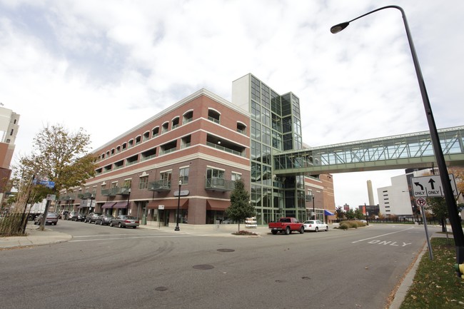 Kalamazoo Commons in Kalamazoo, MI - Foto de edificio - Building Photo