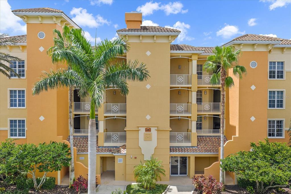 6482 Water Crest Way in Lakewood Ranch, FL - Building Photo