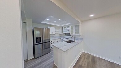6180 Old Village Rd in Yorba Linda, CA - Foto de edificio - Building Photo