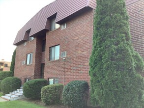 42 Cambridge Rd, Unit #303 in Woburn, MA - Building Photo - Building Photo