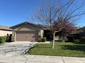 1369 Santona St in Manteca, CA - Building Photo