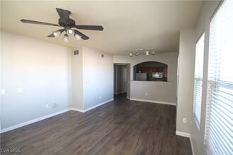 10550 W Alexander Rd in Las Vegas, NV - Building Photo - Building Photo