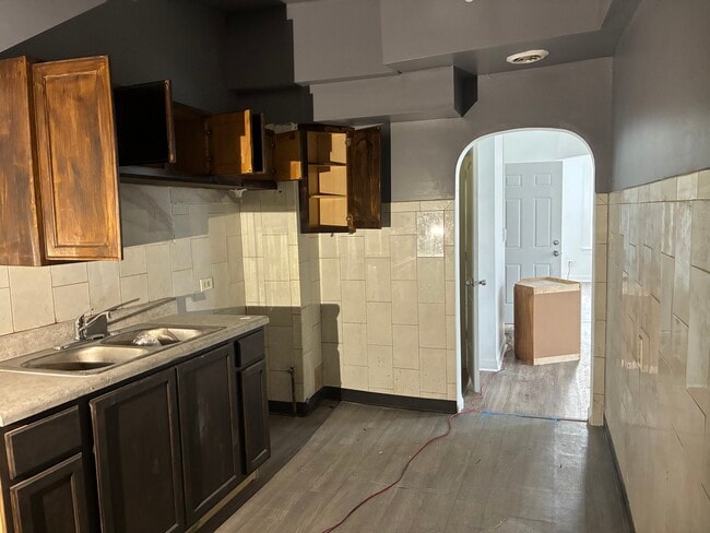 156 E 107th St in Chicago, IL - Foto de edificio - Building Photo