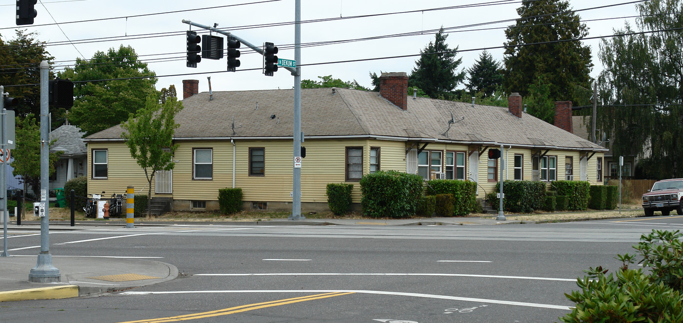 1431-1439 N Dekum St in Portland, OR - Building Photo