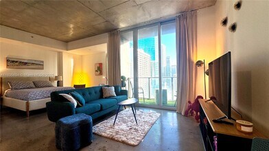 151 SE 1st St in Miami, FL - Building Photo - Building Photo