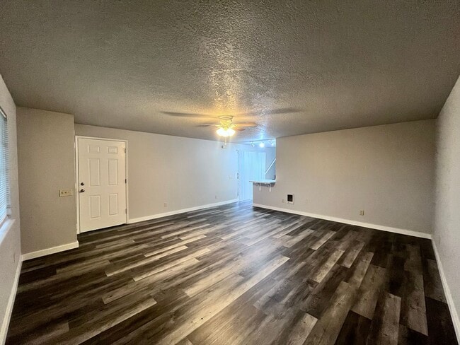 property at 2624-2624 E 6th St