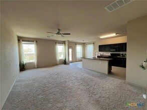 1057 Clarkston Dr in Seguin, TX - Building Photo - Building Photo