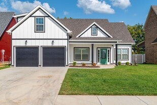 207 Jesse Dr in Pleasant View, TN - Building Photo