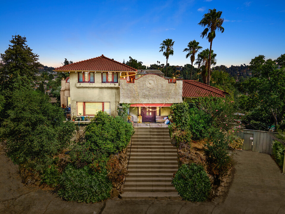 1980 Chickasaw Ave in Los Angeles, CA - Building Photo