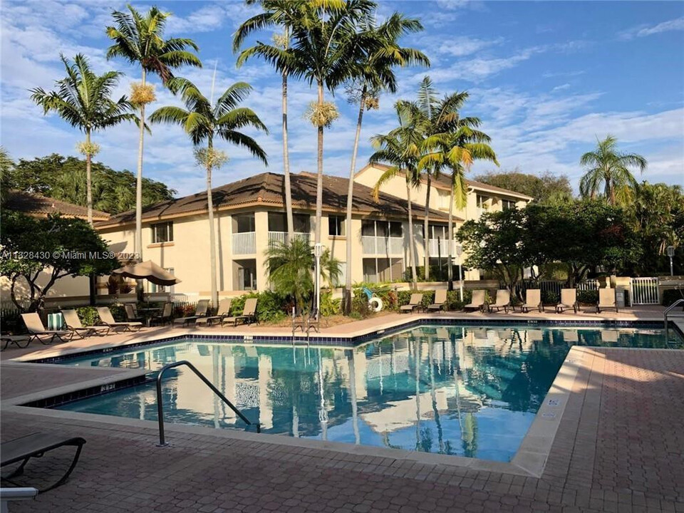 1104 Glenmoor Dr in West Palm Beach, FL - Foto de edificio