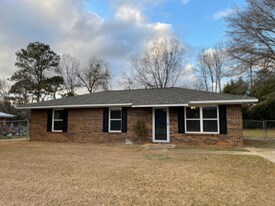 1215 Antioch Rd in Albany, GA - Building Photo