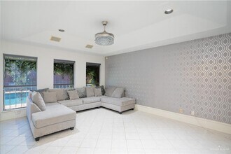 27 N 33rd St in McAllen, TX - Building Photo - Building Photo