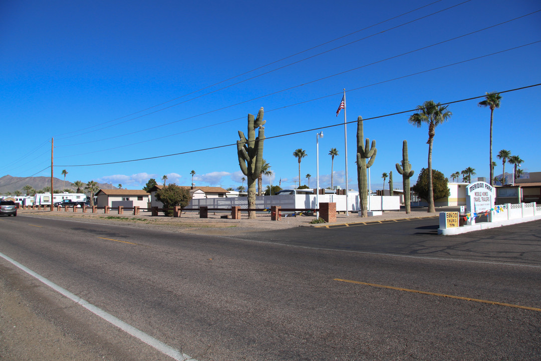 Meridian Mobile Home Park in Apache Junction, AZ - Foto de edificio