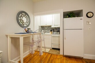 1253 Beacon St in Brookline, MA - Foto de edificio - Building Photo