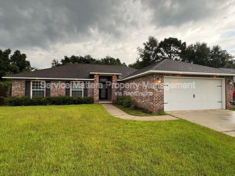 6017 Autumn Pines Cir in Milton, FL - Building Photo
