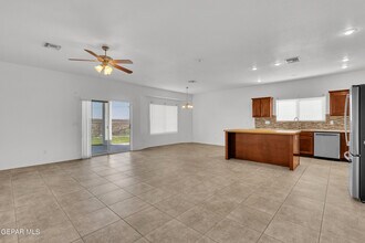 657 Bariloche Dr in Anthony, TX - Building Photo - Building Photo