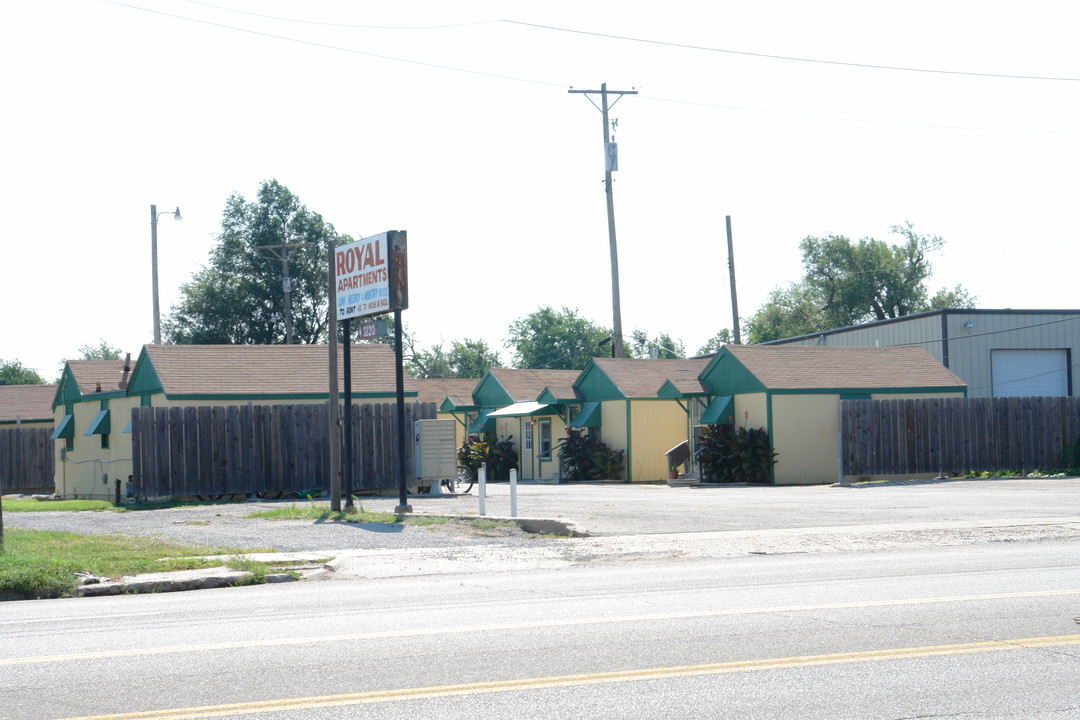 3220 S Broadway St in Wichita, KS - Building Photo