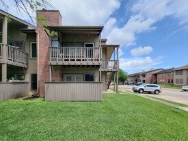 418 Garland Dr in Lake Jackson, TX - Building Photo