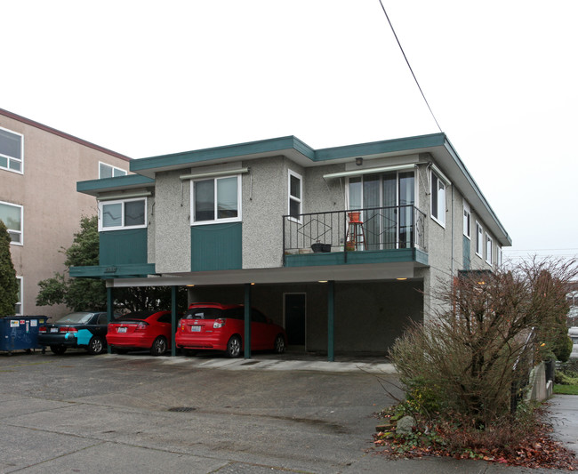 5-unit Apt + Non-conforming Unit in Seattle, WA - Foto de edificio - Building Photo