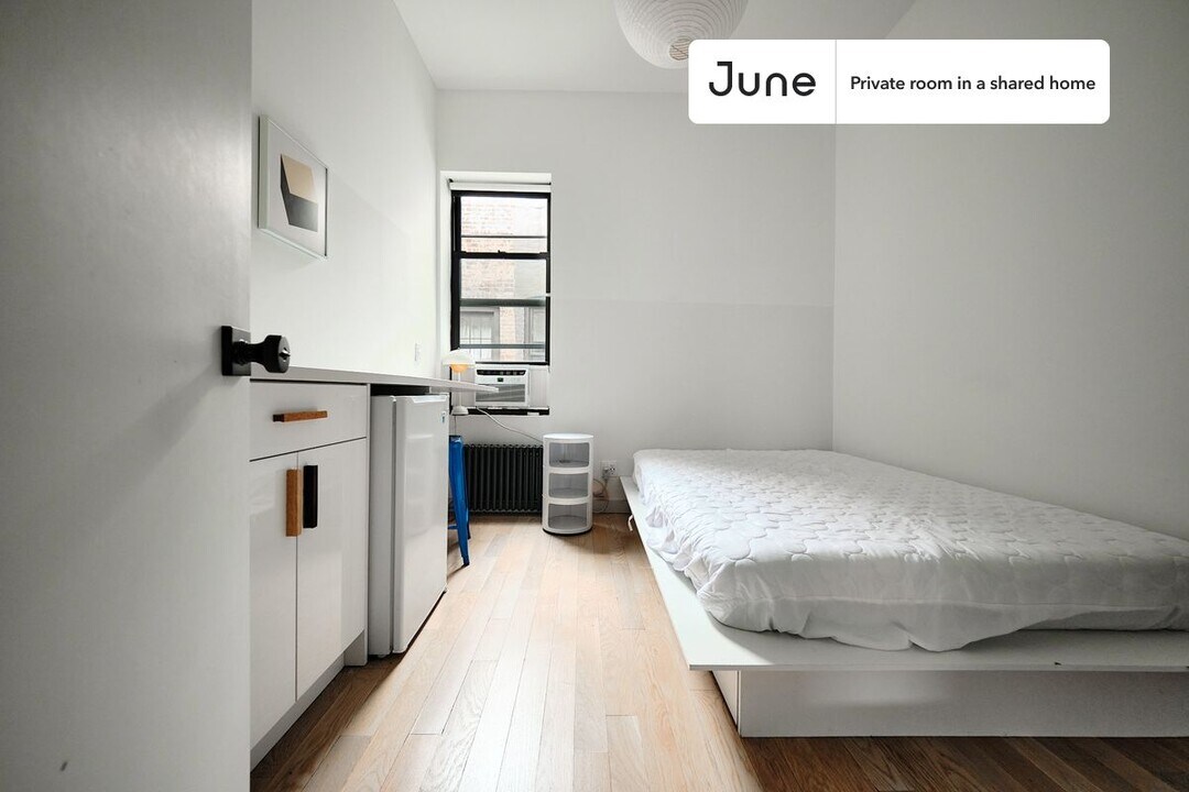 Room in Shared 3 bed/3 bath home in Queens, NY - Building Photo