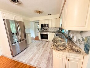 8144 24th Ave N in St. Petersburg, FL - Building Photo - Building Photo