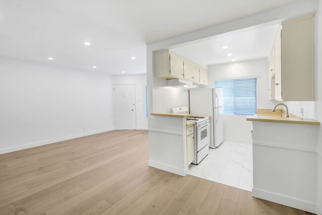 11615 Darlington Ave