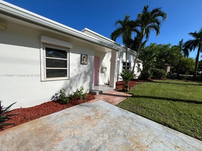 3220 Poinsettia Ave in West Palm Beach, FL - Building Photo - Building Photo