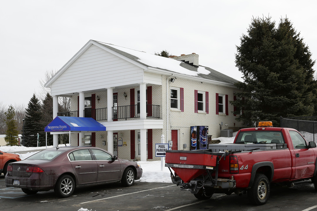 Presidential Estates Mobile Village in Hudsonville, MI - Building Photo