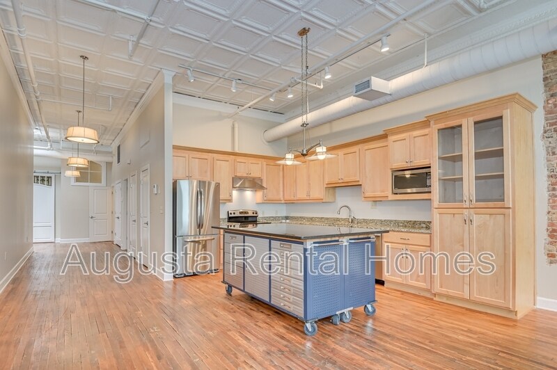 1106 Broad St in Augusta, GA - Building Photo