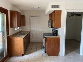 1067 Elmwood Dr in Lewisville, TX - Building Photo - Building Photo