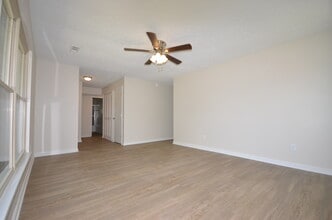 9205 Foxtail Ct in Crestwood, KY - Building Photo - Building Photo