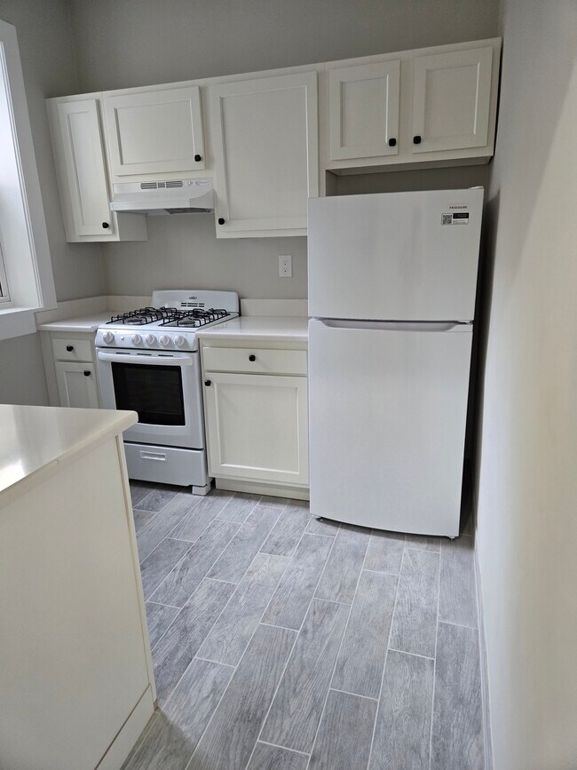 1198 Commonwealth Ave, Unit 14 in Boston, MA - Building Photo - Building Photo